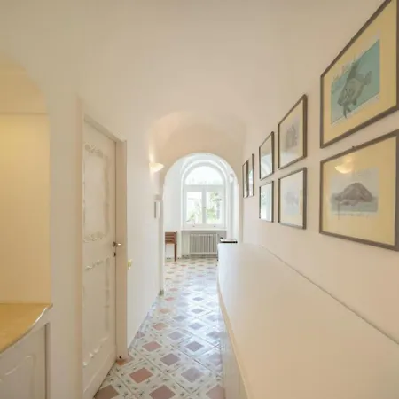 Vista Moderna Capri